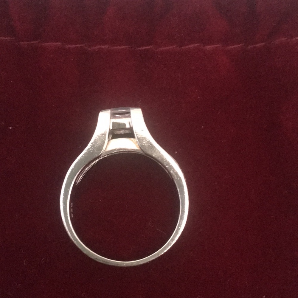 Sterling silver cubic zirconia ring size 8.5 - Picture 4 of 8